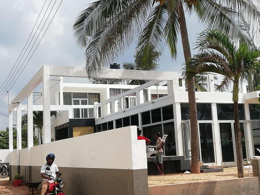 Saara Beach Hotel Marawila Luaran gambar