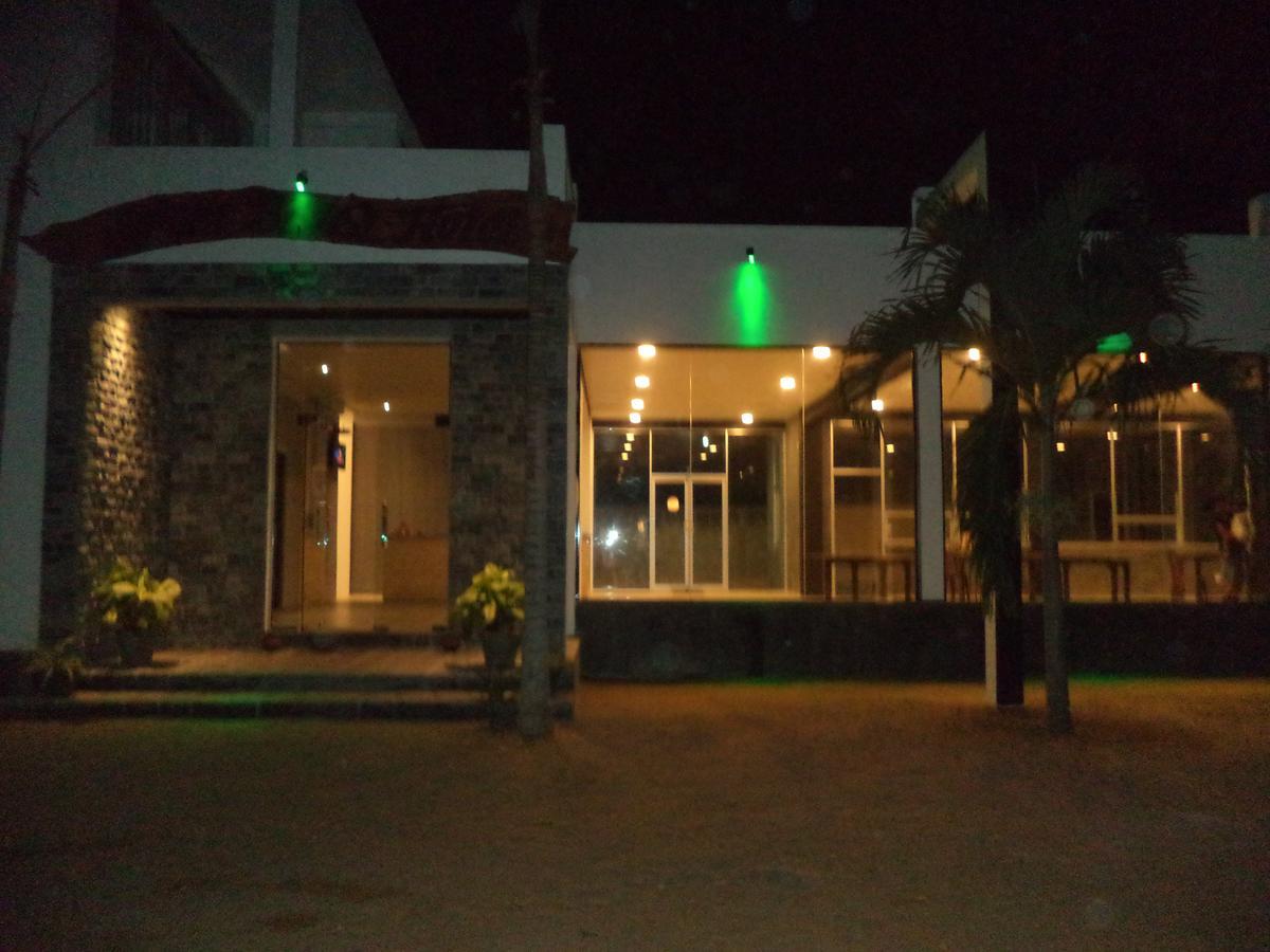 Saara Beach Hotel Marawila Luaran gambar