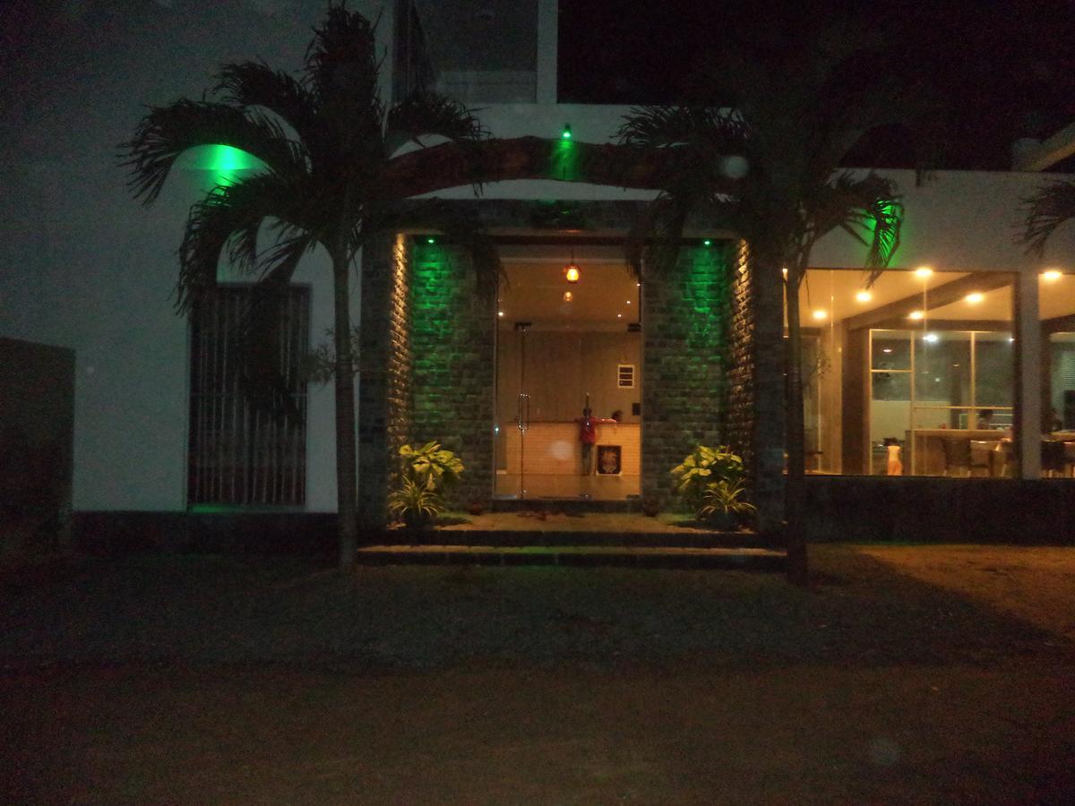 Saara Beach Hotel Marawila Luaran gambar