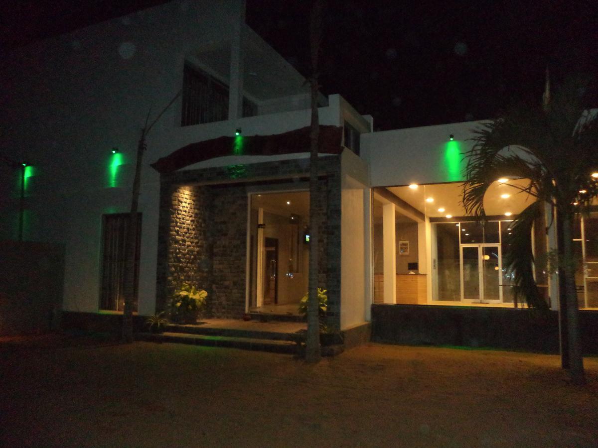 Saara Beach Hotel Marawila Luaran gambar