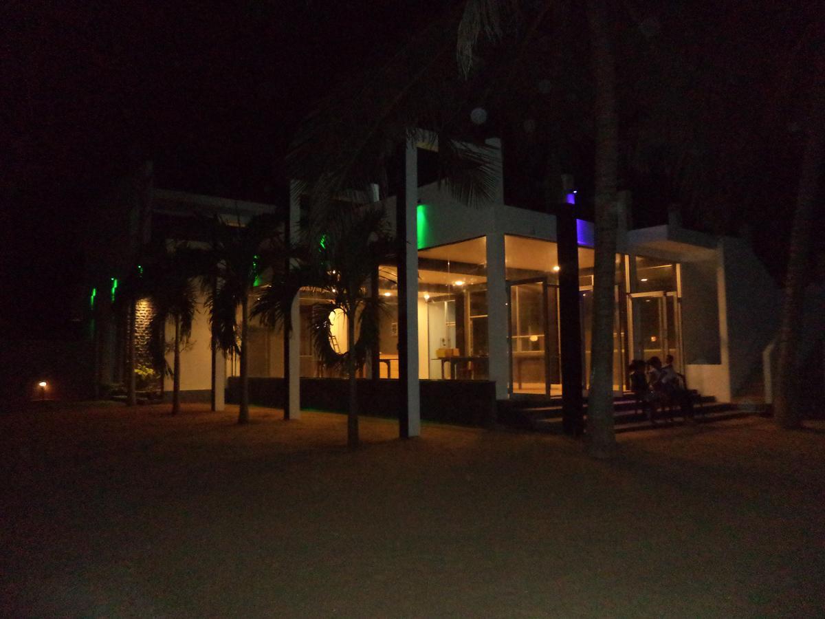 Saara Beach Hotel Marawila Luaran gambar