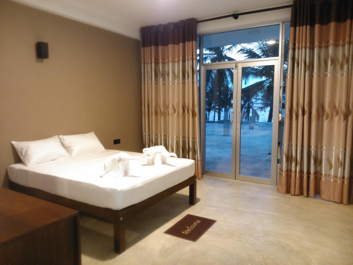 Saara Beach Hotel Marawila Luaran gambar