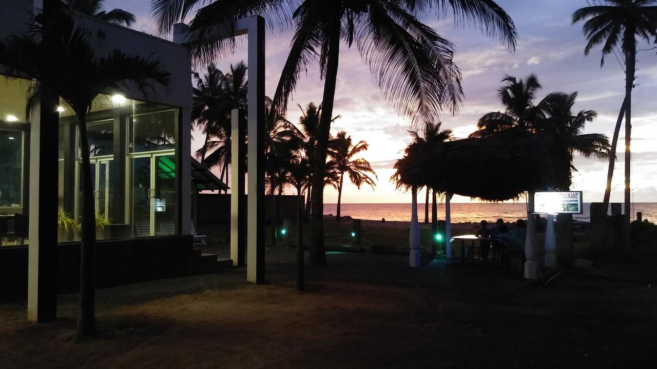 Saara Beach Hotel Marawila Luaran gambar