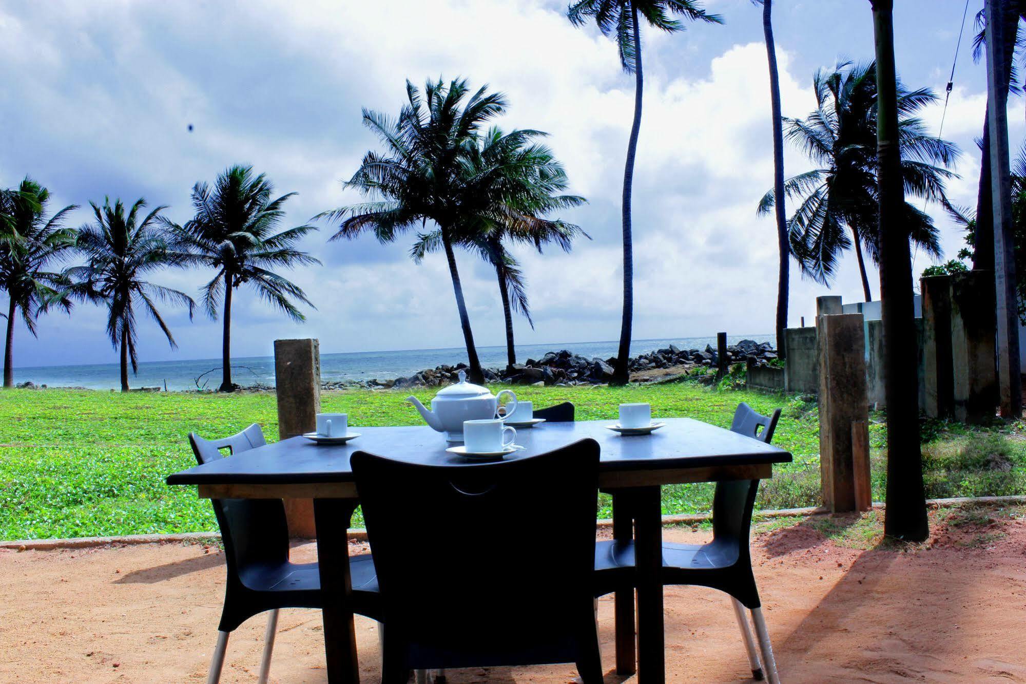 Saara Beach Hotel Marawila Luaran gambar