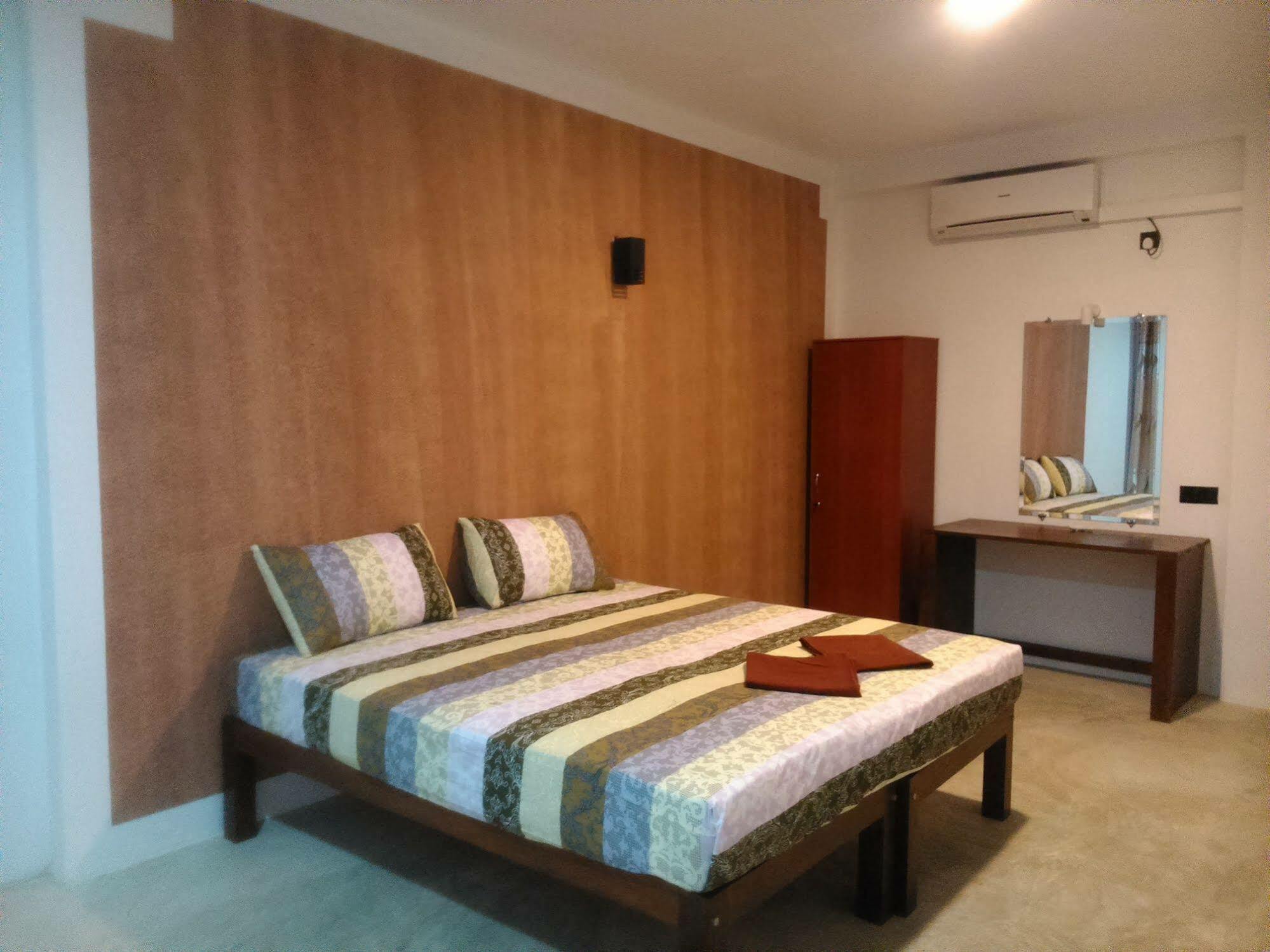 Saara Beach Hotel Marawila Luaran gambar