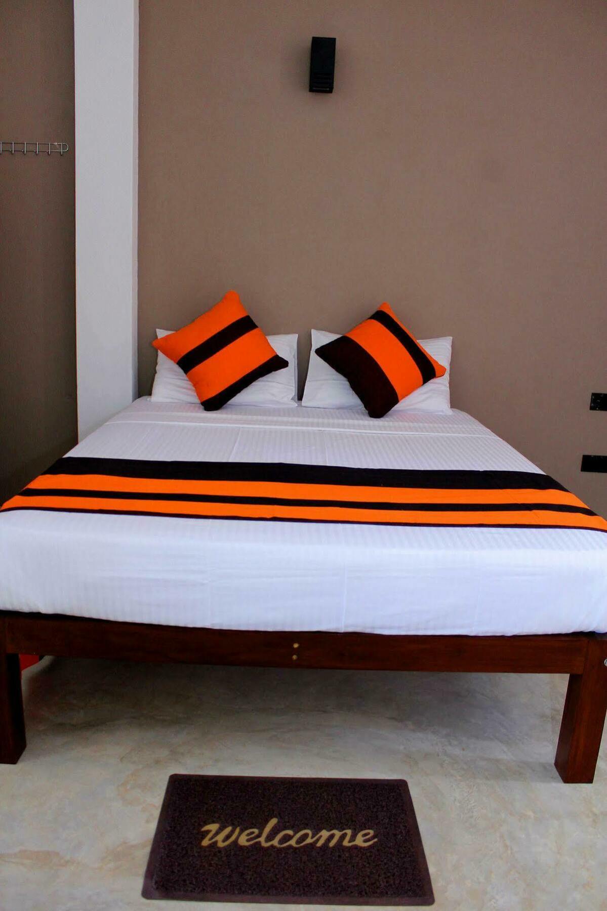Saara Beach Hotel Marawila Luaran gambar